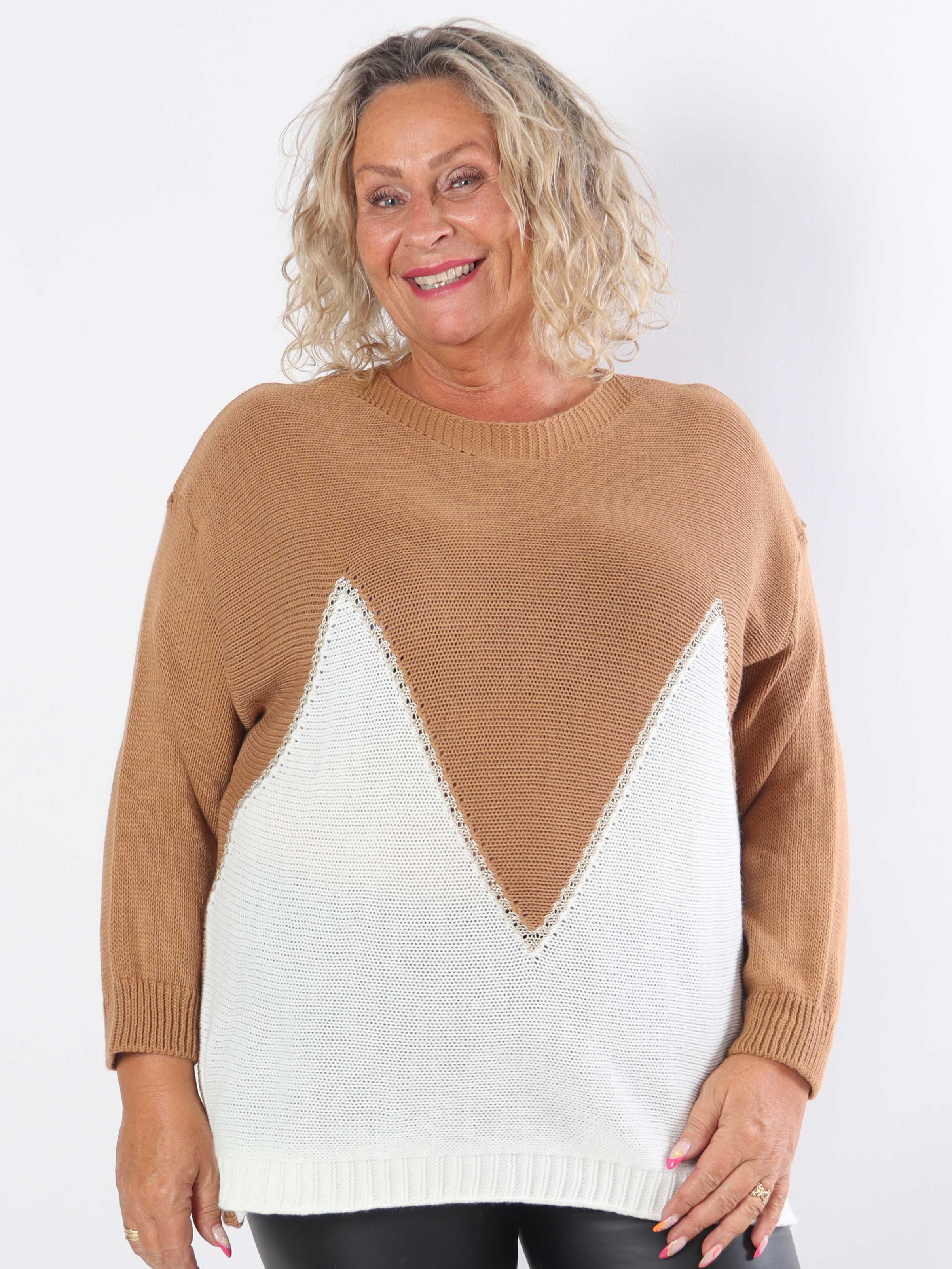 Amara Short - Tofarvet plus size strikbluse med gulddetaljer